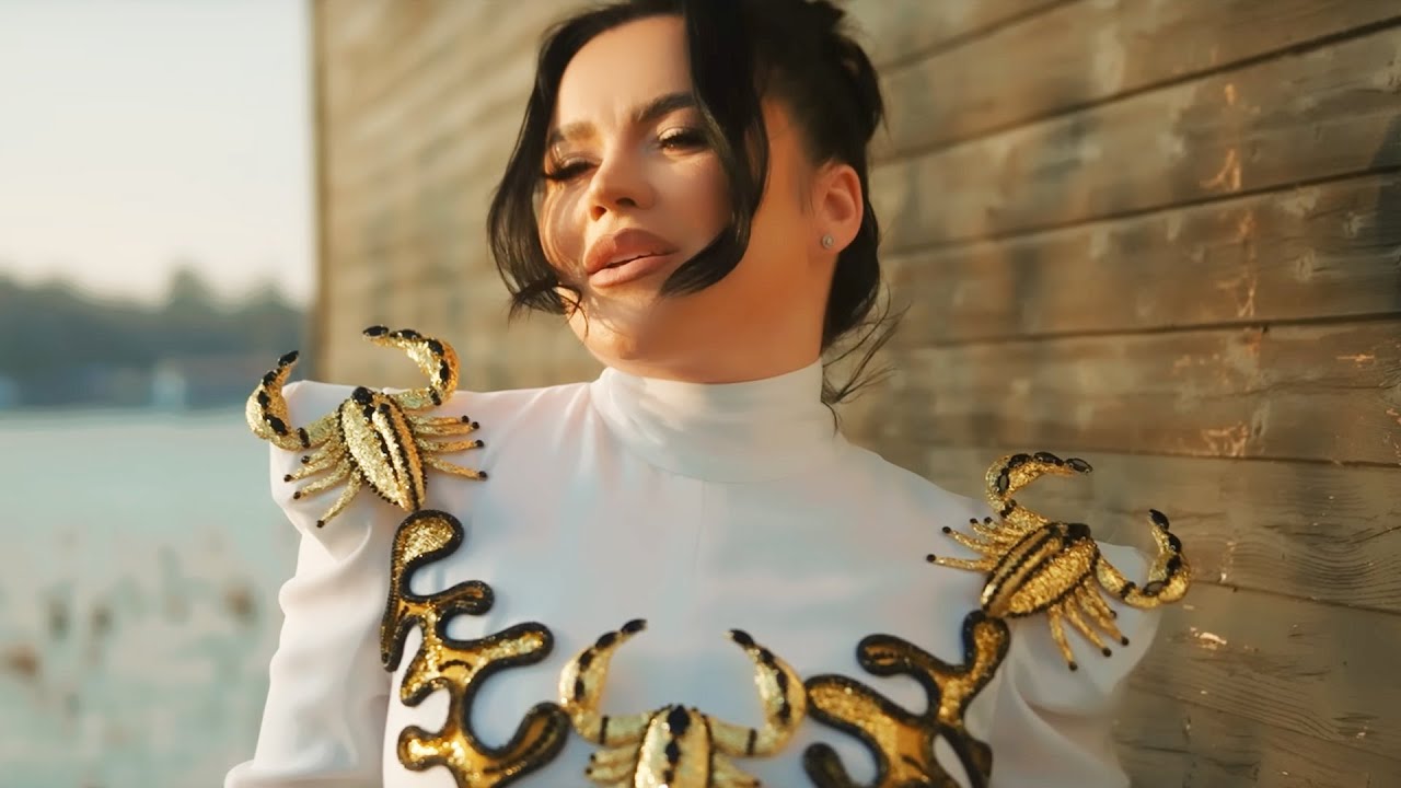 Carmen de la Salciua ❌ Daniela Racolta - Mergi prin ploaie mergi prin vant [Video Oficial]