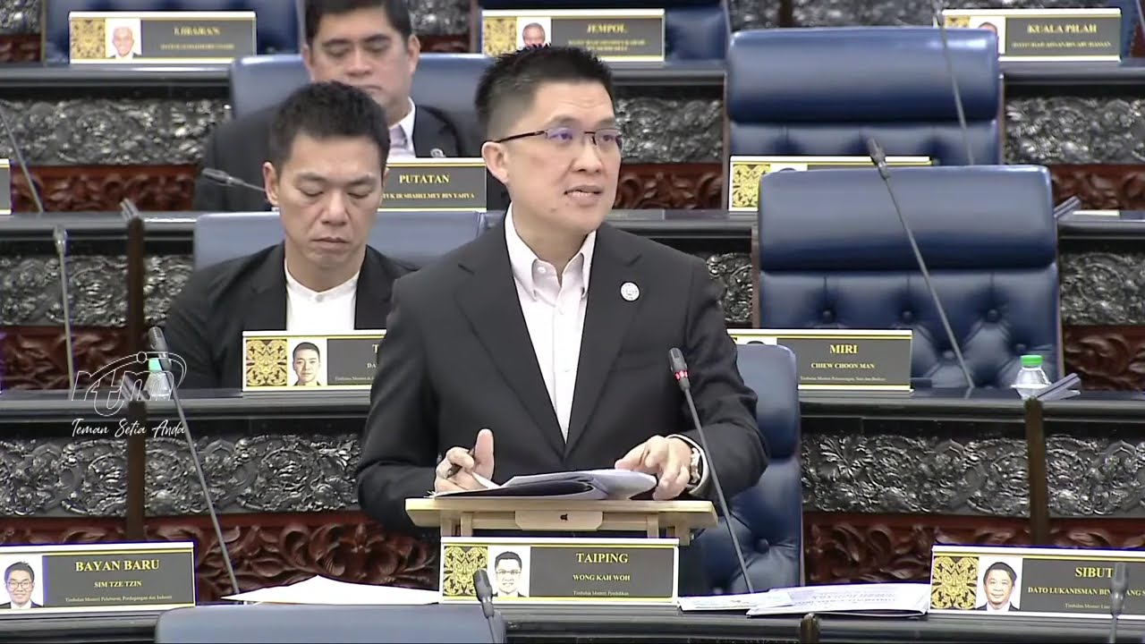 Dasar KPM dalam memberikan pendidikan kenegaraan dan politik di peringkat sekolah menengah