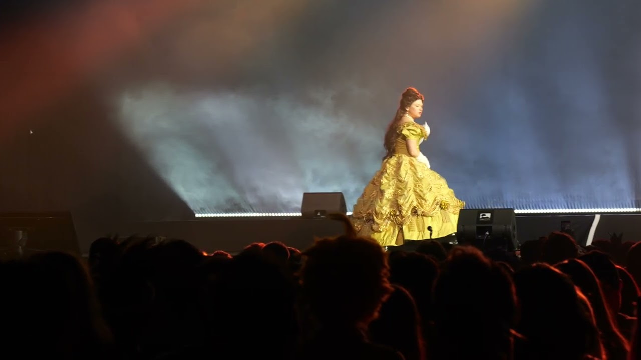 Japan Expo 2024 - Cosplay Vendredi - 15 - Belle - La Belle et la Bete