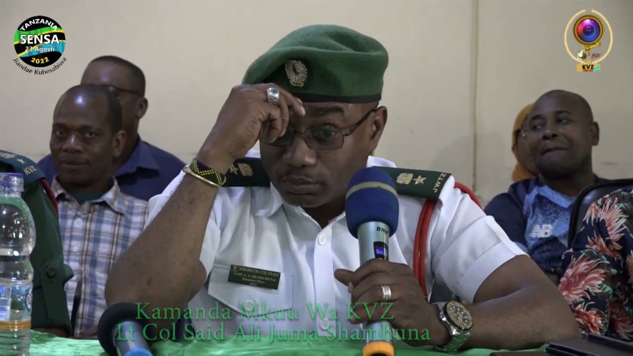 KAMANDA MKUU  WA KVZ LT COL SAID ALI JUMA SHAMHUNA AWAVISHA VYEO MAFUNDI