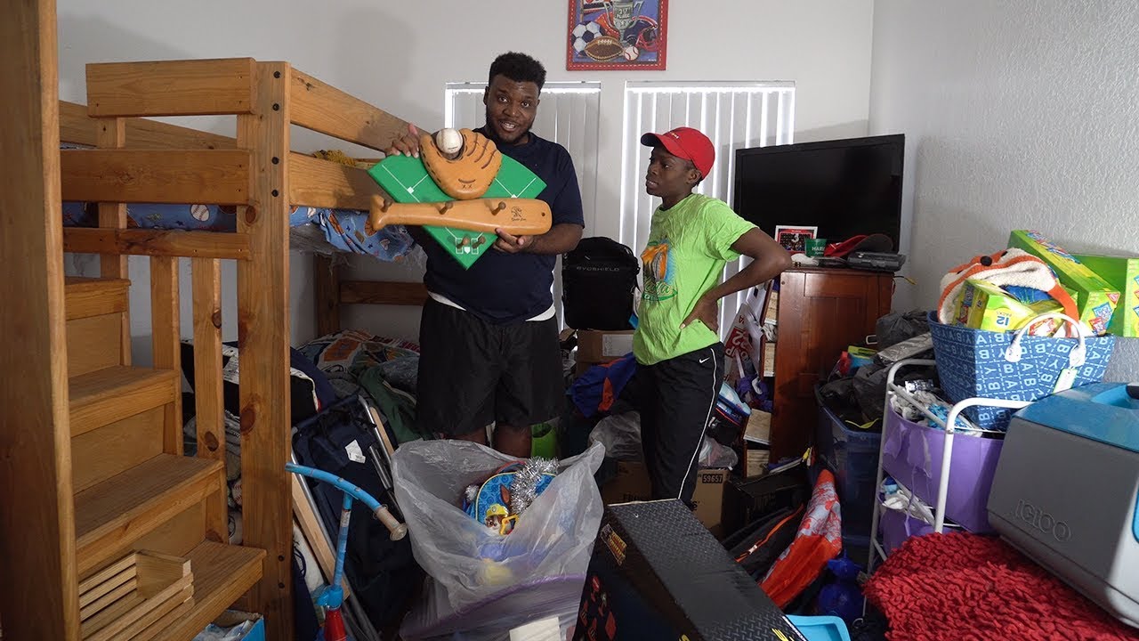 DECLUTTERING OUR PUBLIC HOUSING APARTMENT!