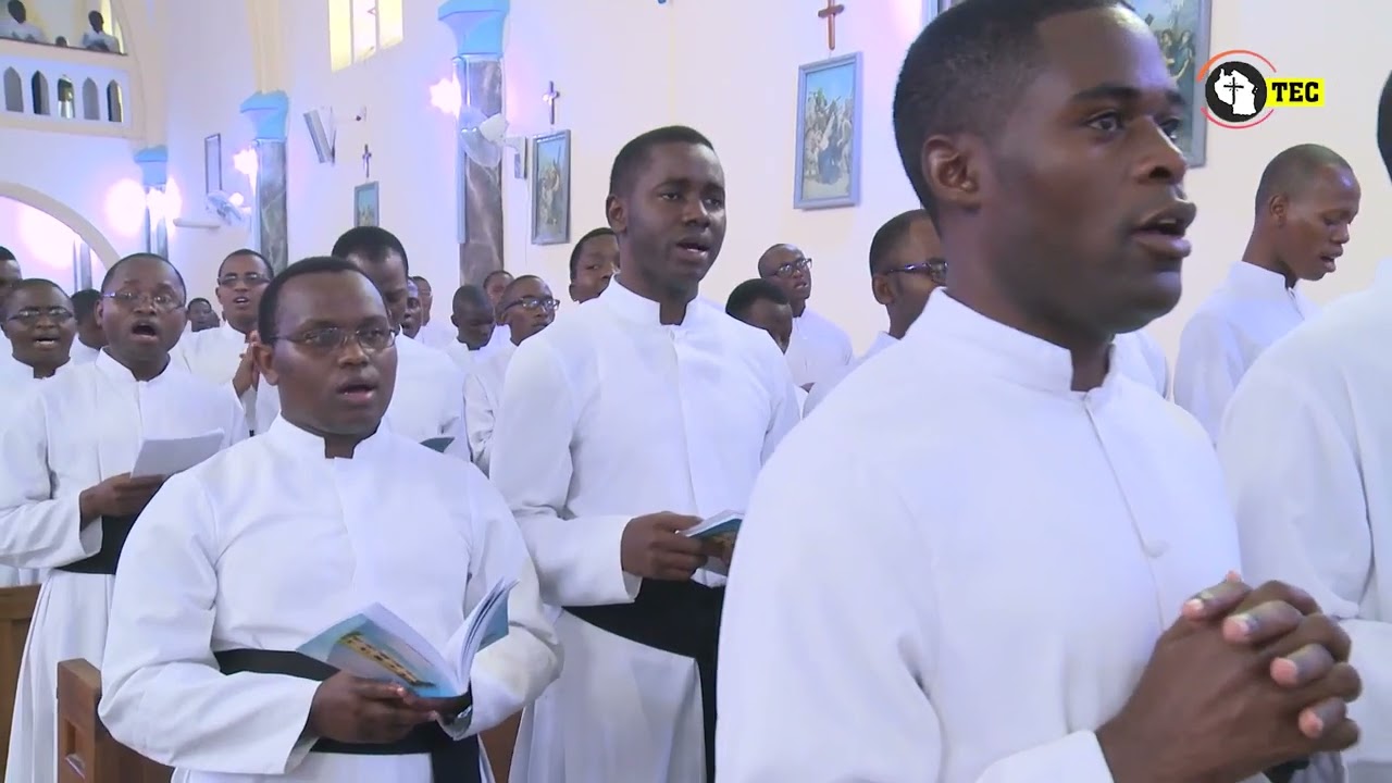 MAANDAMANO BAADA YA MISA,KWAYA YA MAFRATERI SEMINARI KUU YA MT.PAULO MTUME KIPALAPALA