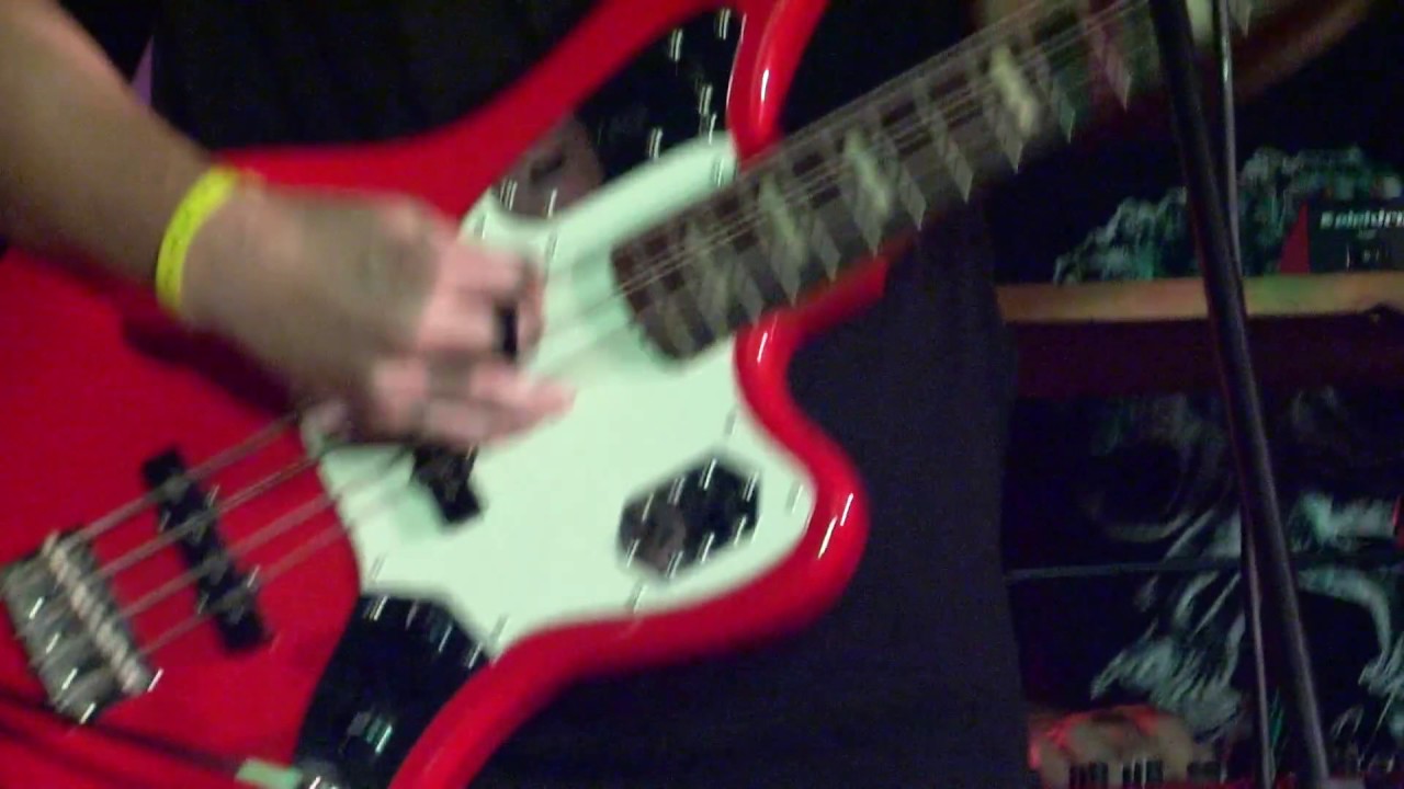 A quick taste of the Montr&eacute;al music scene, punk rock with the band Fightface