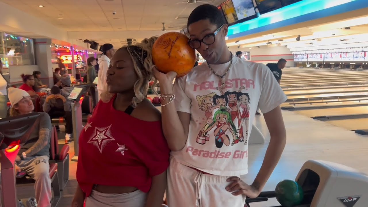 WE WENT BOWLING!!