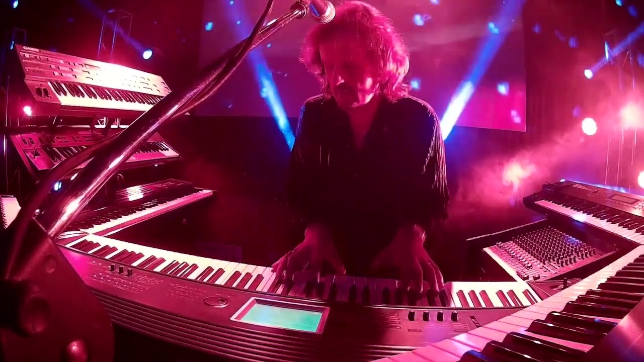 SERGIO ALVAREZ Performing 