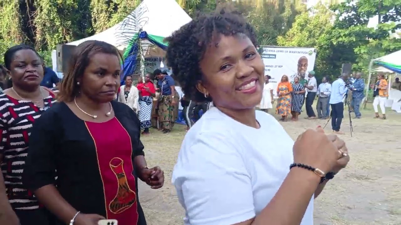 #AFRICA SONGS - #WANYAKYUSA WAKIINJOI KATIKA TAMASHA LAO DAR ESS SALAAM