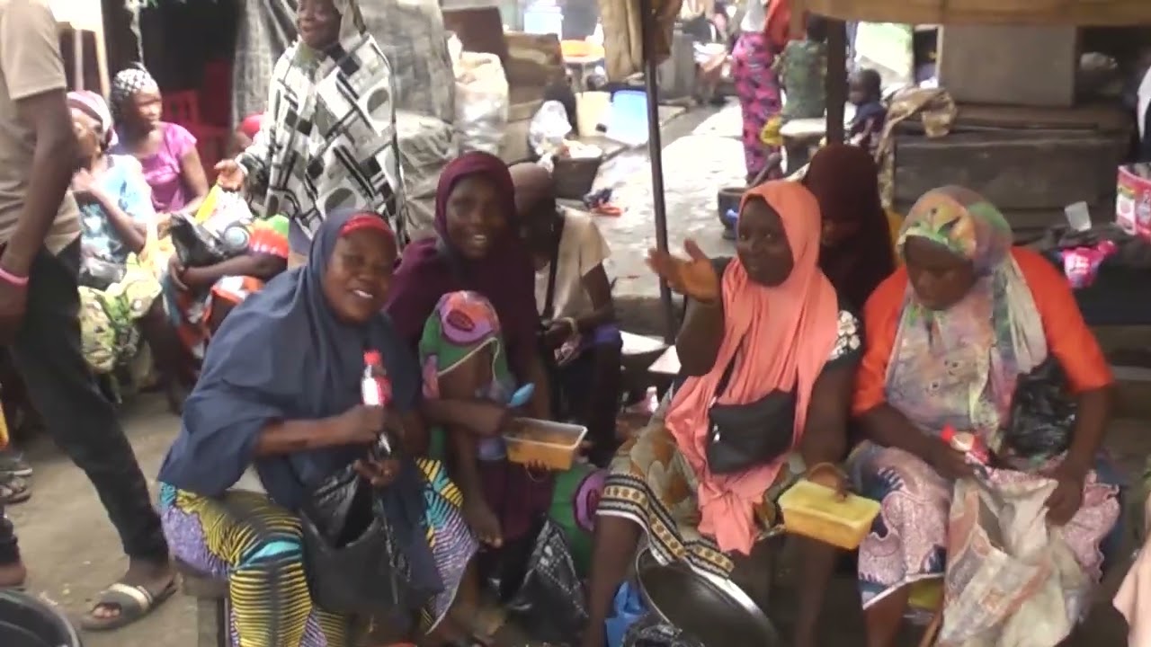 MY OWN FOUNDATION PAID A VISIT TO LESS PRIVILEGED PEOPLE IN EBUTE METTA, LAGOS. NIGERIA.