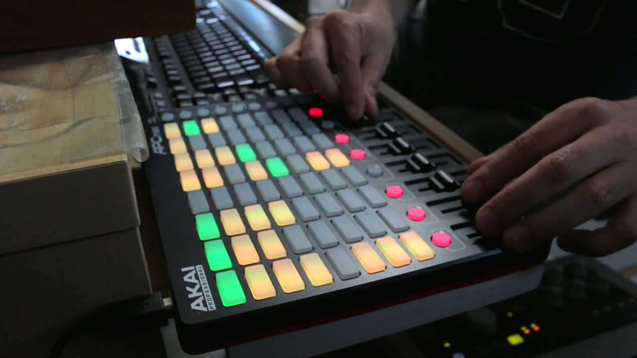 AKAI APC mini & Ableton Live 10 First-time performance