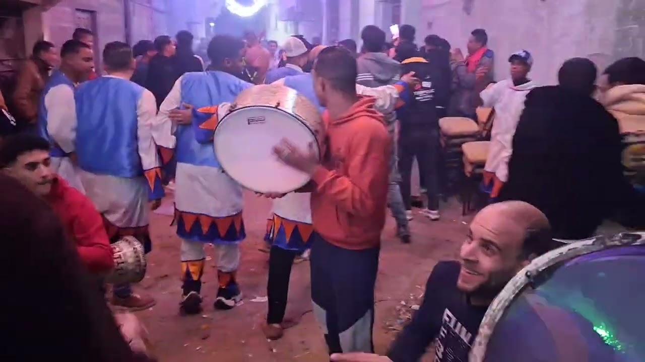 عاجبني الورد لفوق خدك ♥️🥰🌹