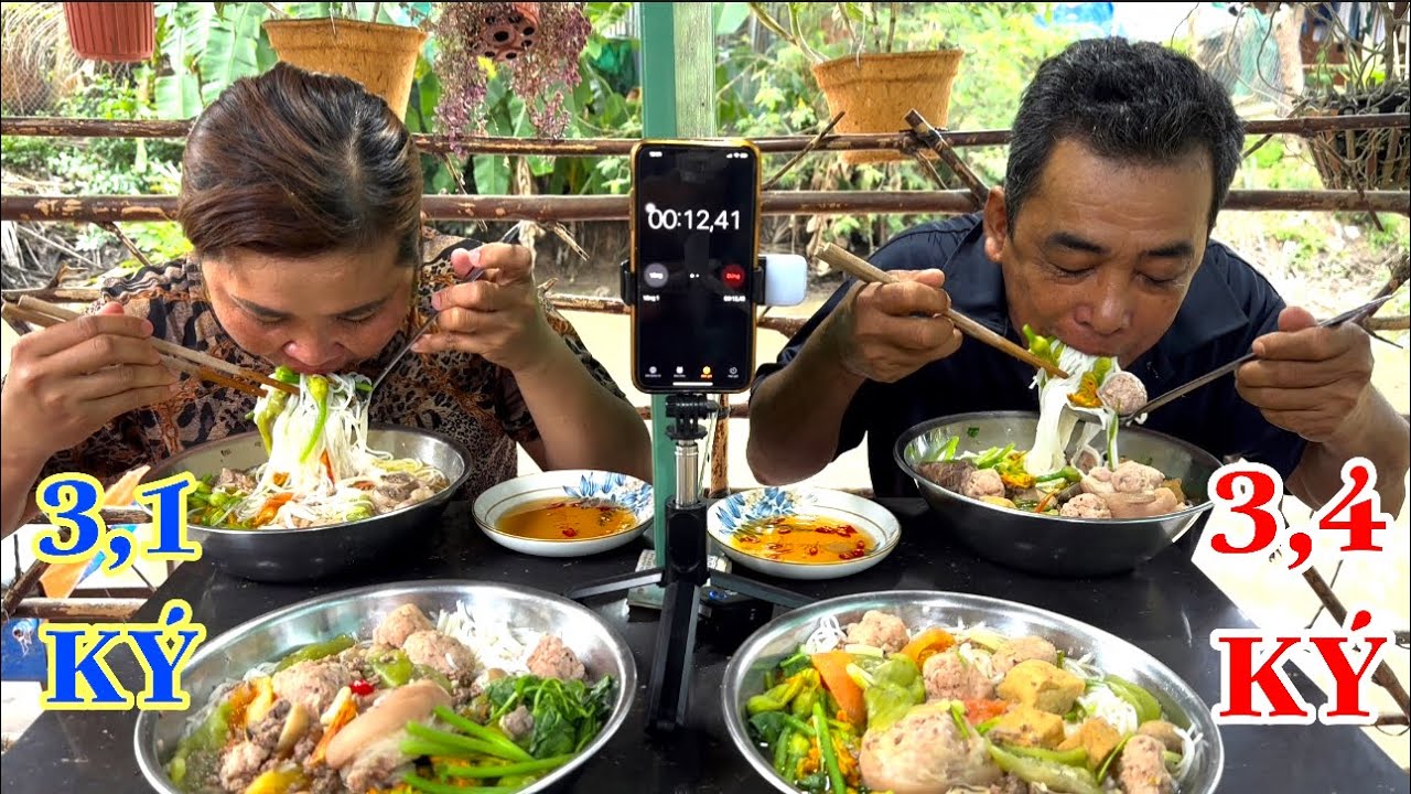 Trận Đấu Quá Căng Thẳng 15 Phút 6,5 Ký Bún Lẩu Cua Đồng Bắp Giò Heo Ngon Đúng Chuẩn | ATN