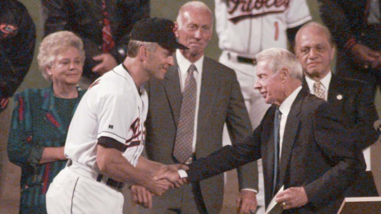 CAL@BAL: DiMaggio speaks at Ripken's 2,131