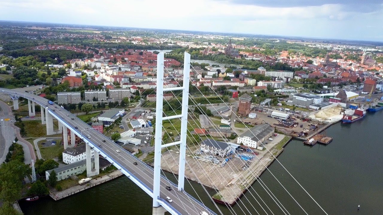 Rügenbrücke in Stralsund...