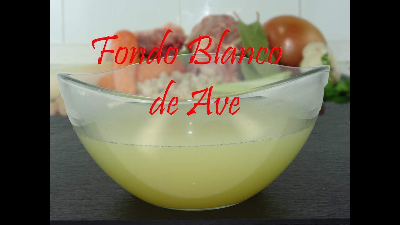 Fondo blanco de ave o caldo de pollo