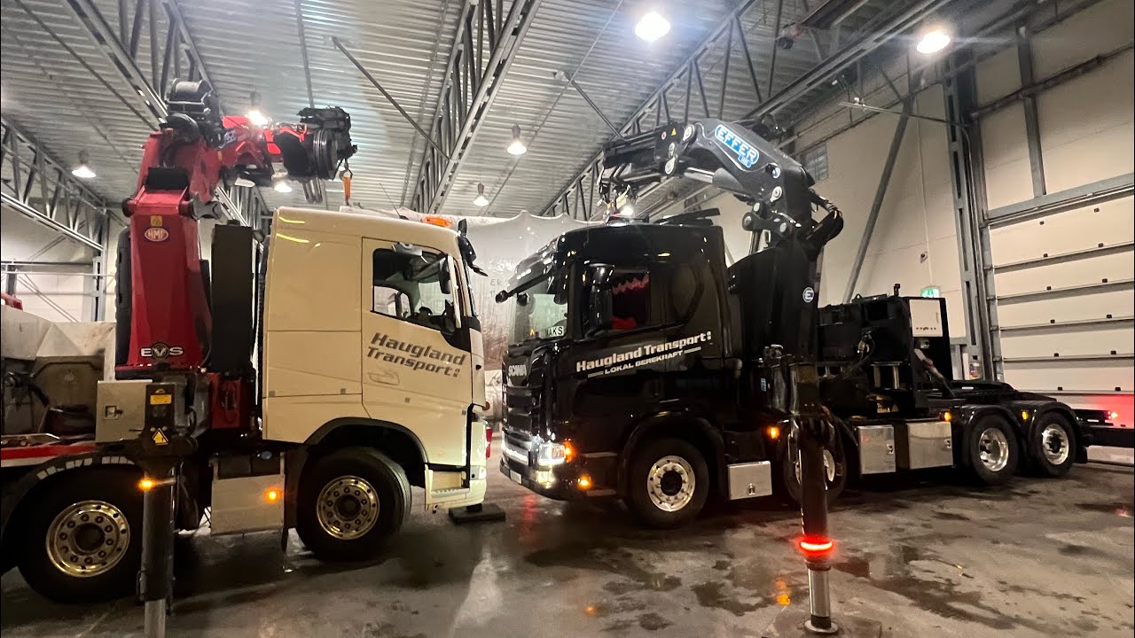 Unloading with Effer 1405 loader crane Scania Volvo