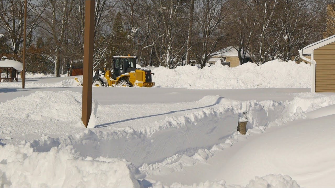 Buffalo New York November 2014 Snow Storm Digging Out - Snowpocalypse Day 2