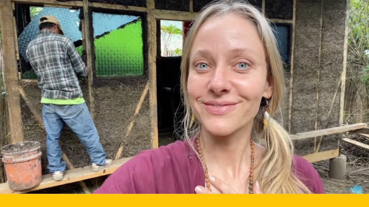 Erica builds her toolshed out of Light Clay Straw (natural building technique)
