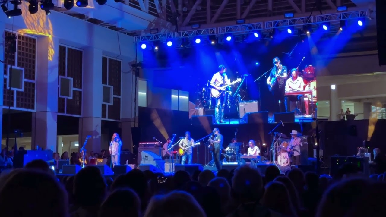 Stephen Wilson Jr. with Lukas Nelson - Disappearing Light. Live on Maui, Hawaii. 