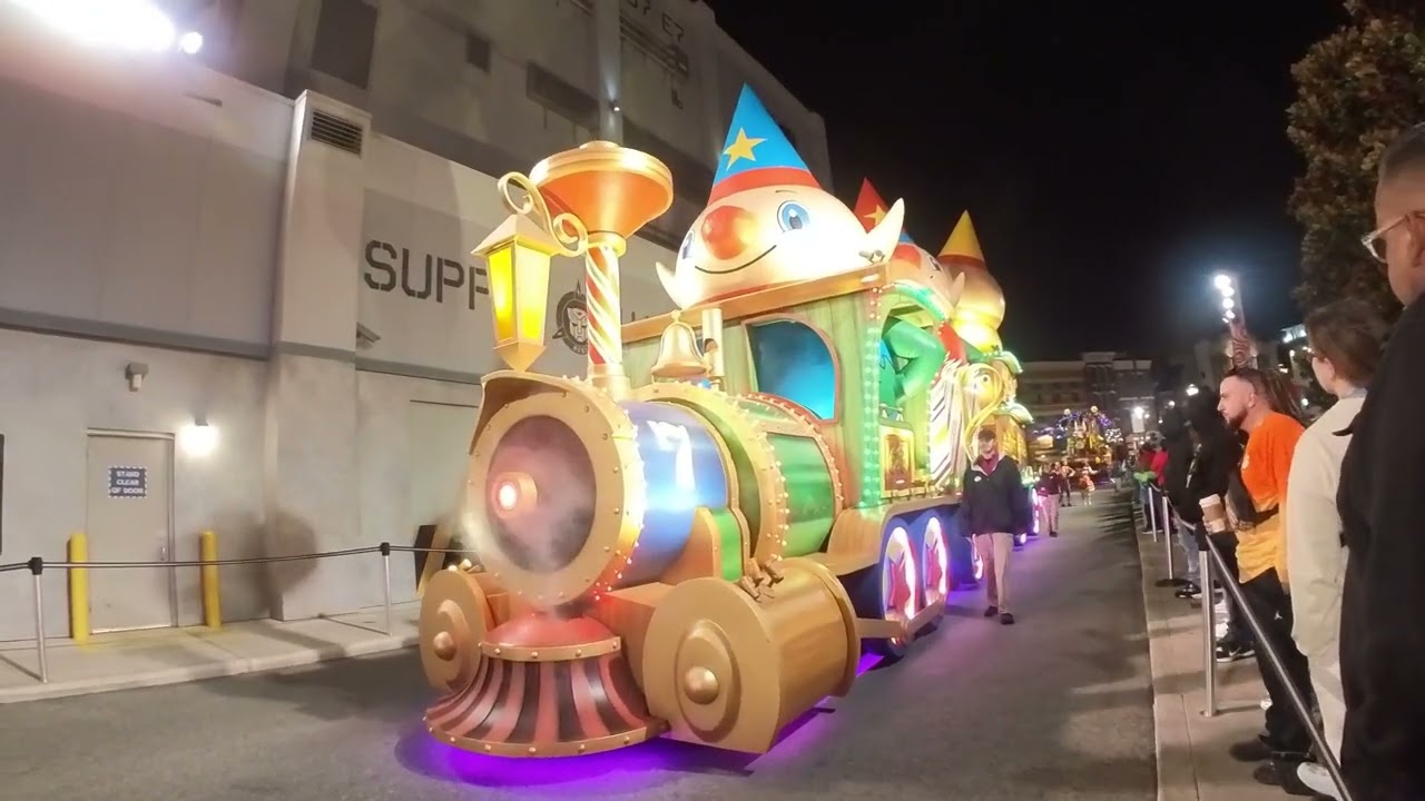 Universal Orlando Holiday Parade 2024 - Featuring Macy