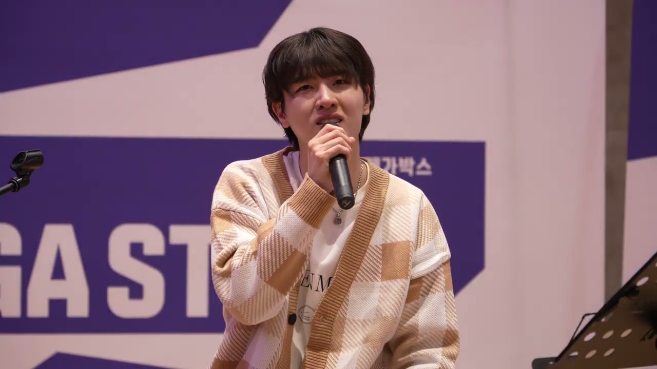 진현준 싱어송라이터 'Holding You_진현준' 메가박스 코엑스 스퀘어광장 메가스테이지 버스킹 #가수 #모창 #소설가 /2026.2.22