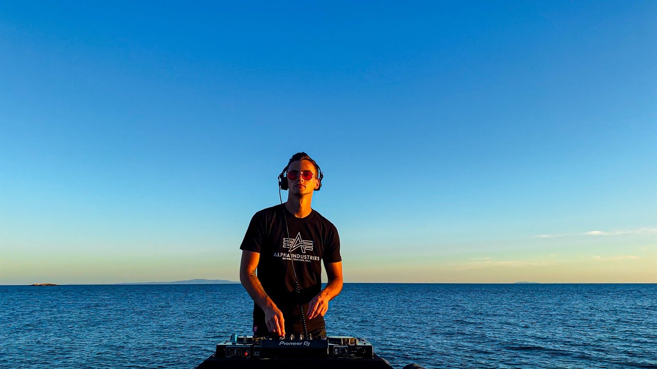 Minimal Deep/Tech House Mix Set Selected By Felipe Grande