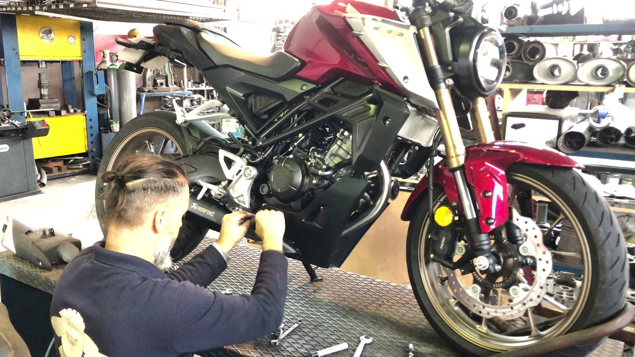 Honda CB125R 2021- montagem de colector escapes escorpião e ponteira