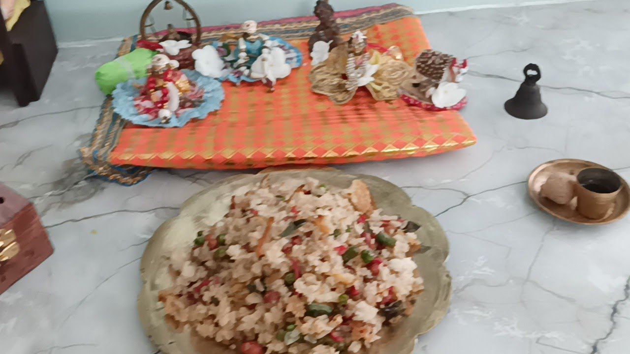 সারাদিন পূজো সেবা সাথে আমাদের রান্নাবান্না কি কি করলাম সবটুকু আজকের ভিডিও টি তে শেয়ার করলাম.