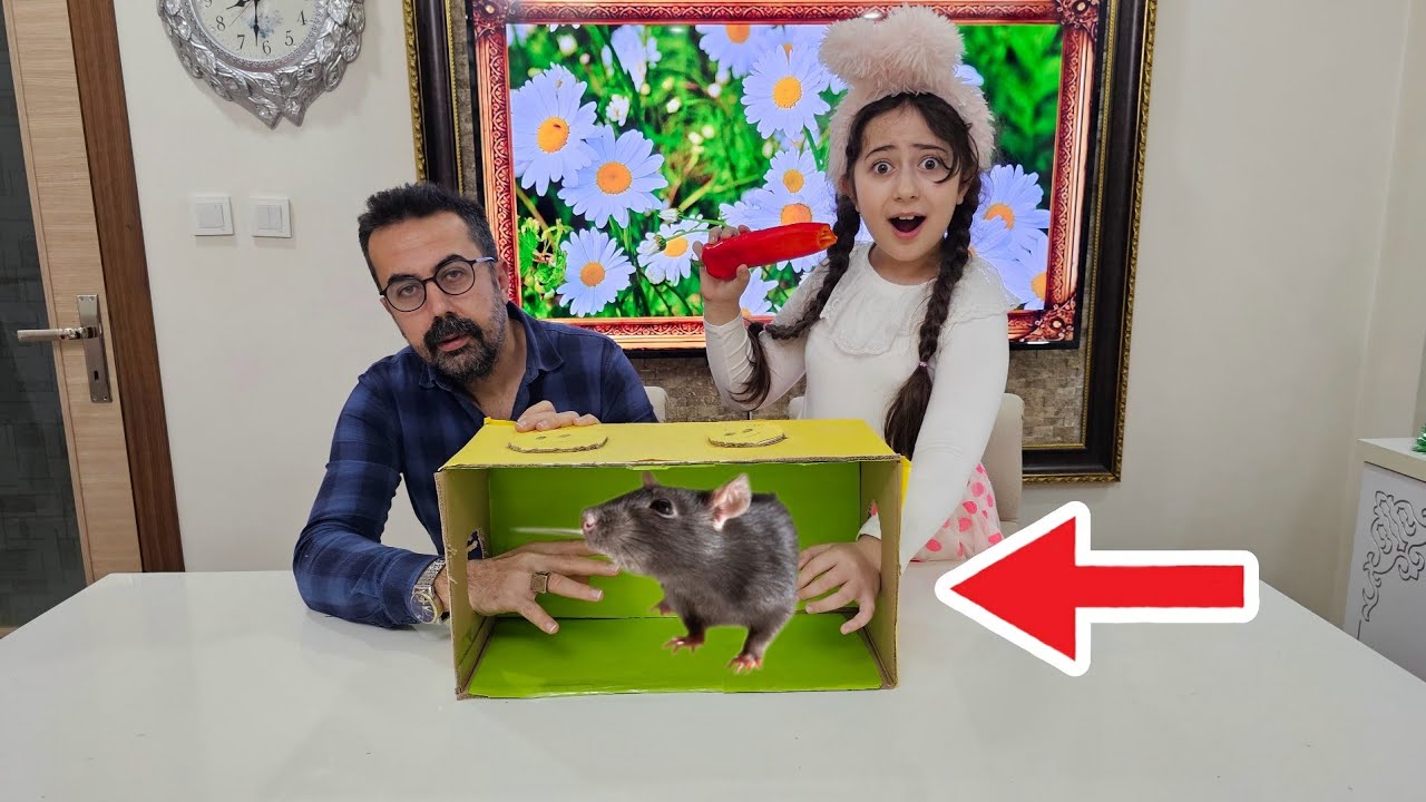 KUTUDA NE VAR CHALLENGE ‼️ ESMA ve BABA KAPIŞMA KOMİK VİDEO ماما جابت بيبي - جنى مقداد | طيور الجن