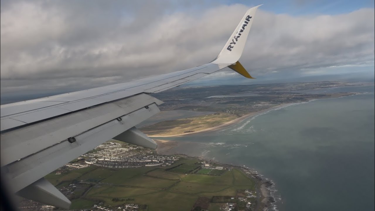 Ryanair Boeing 737-800 Landing at Dublin Airport