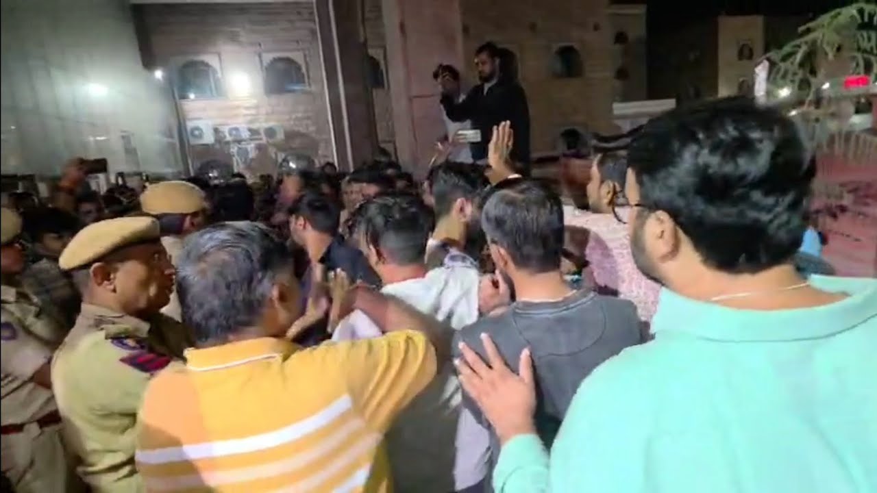 फलोदी के मतोड़ा हादसे के बाद जोधपुर अस्पताल में उमड़ी परिजनों की भीड़, गमगीन हुआ माहौल