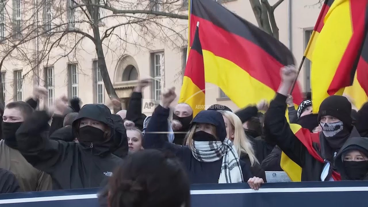 Far-right demonstrators in Berlin met by counter-protesters on day before German election