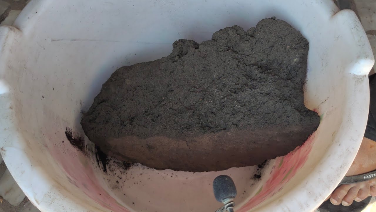 Asmr - dusty 🌪️ gritty pure black charcoal dry and water 💦 crumbling
