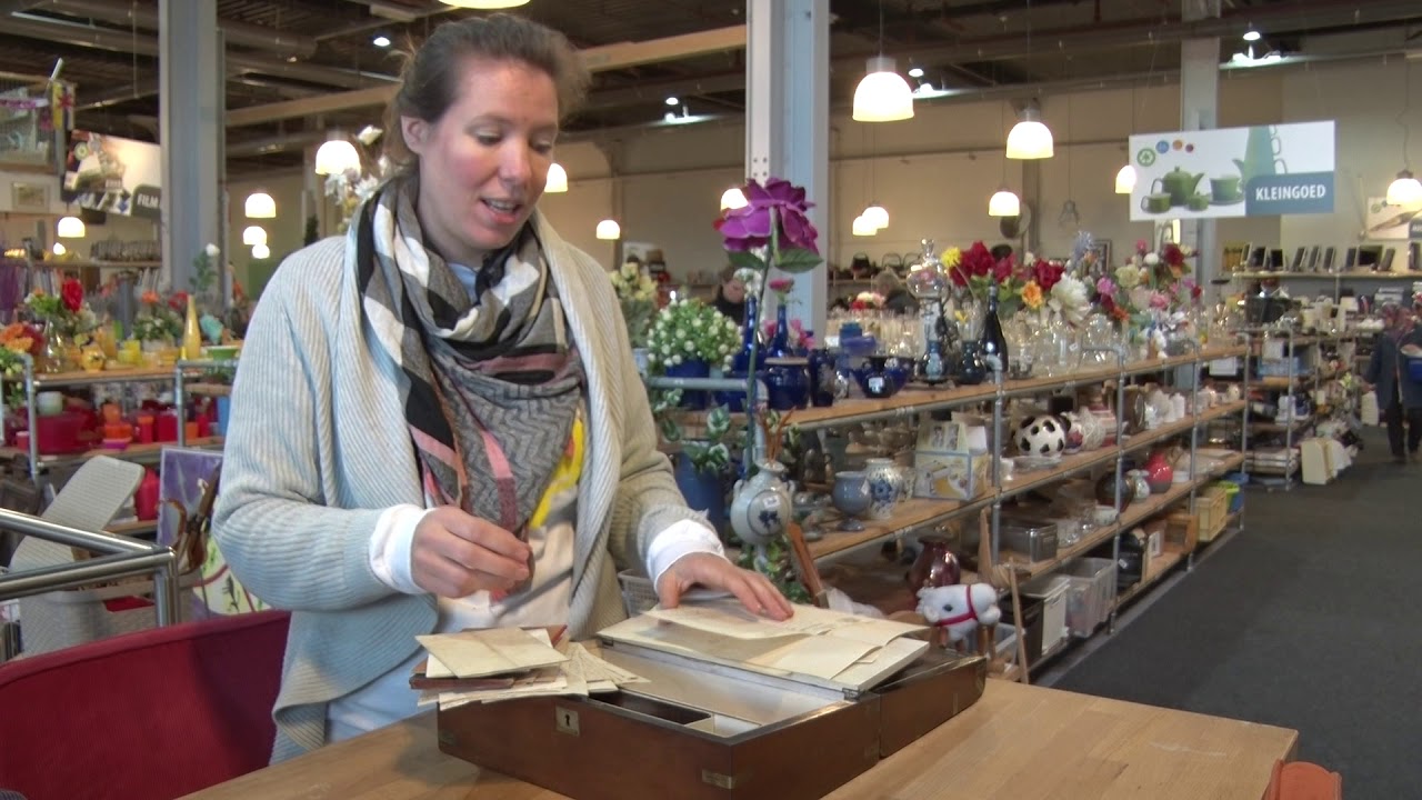 Eeuwenoude familiegeschiedenis belandt bij kringloopwinkel in Haarlem | NH NIEUWS