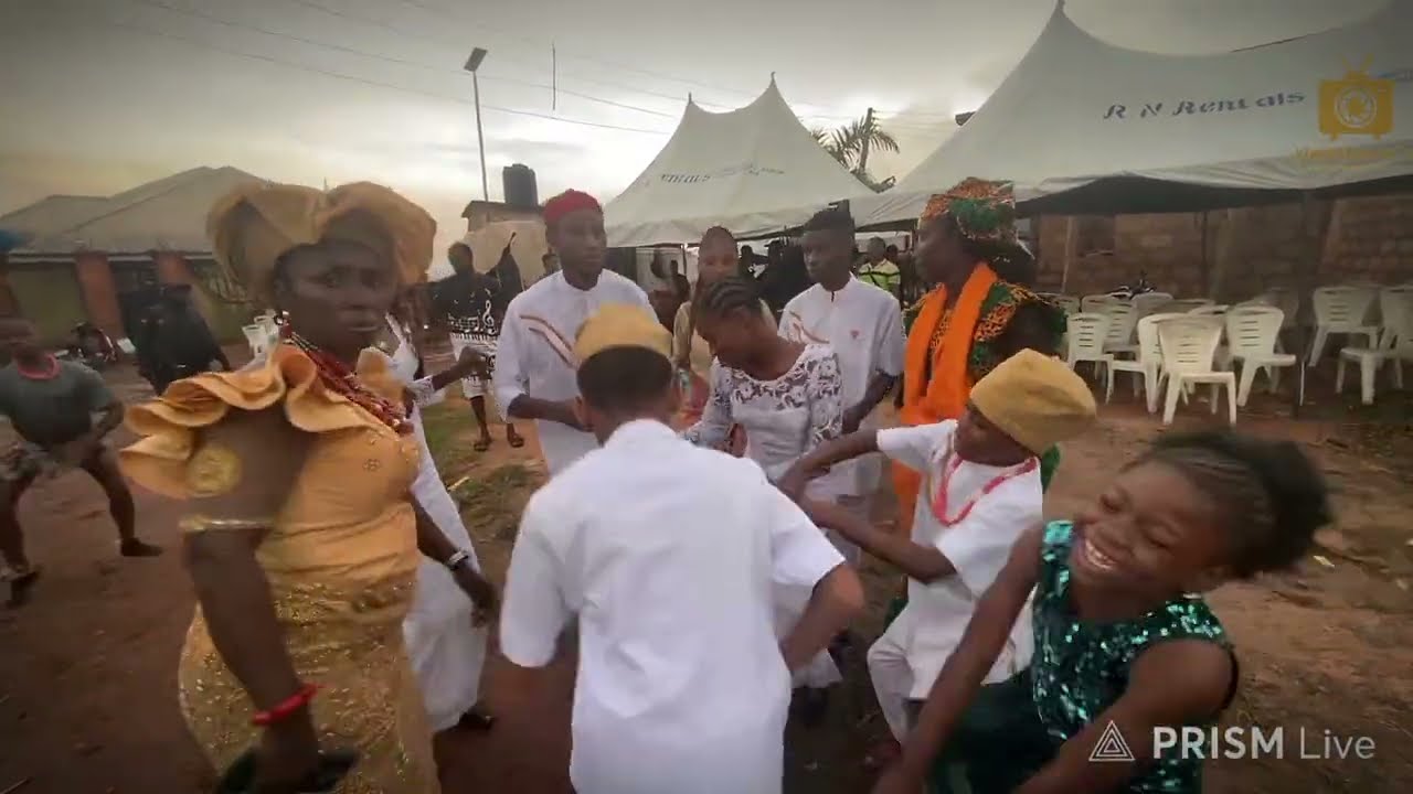  Ngozi Dironlady performed live at the burial Ceremony of Late Mrs Eduke
