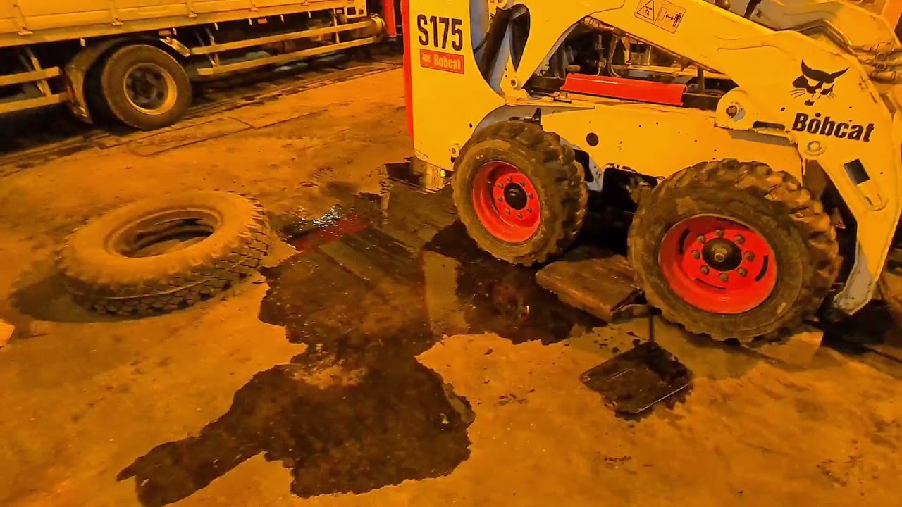 Нашёл поломку Bobcat.После гидромолота.
