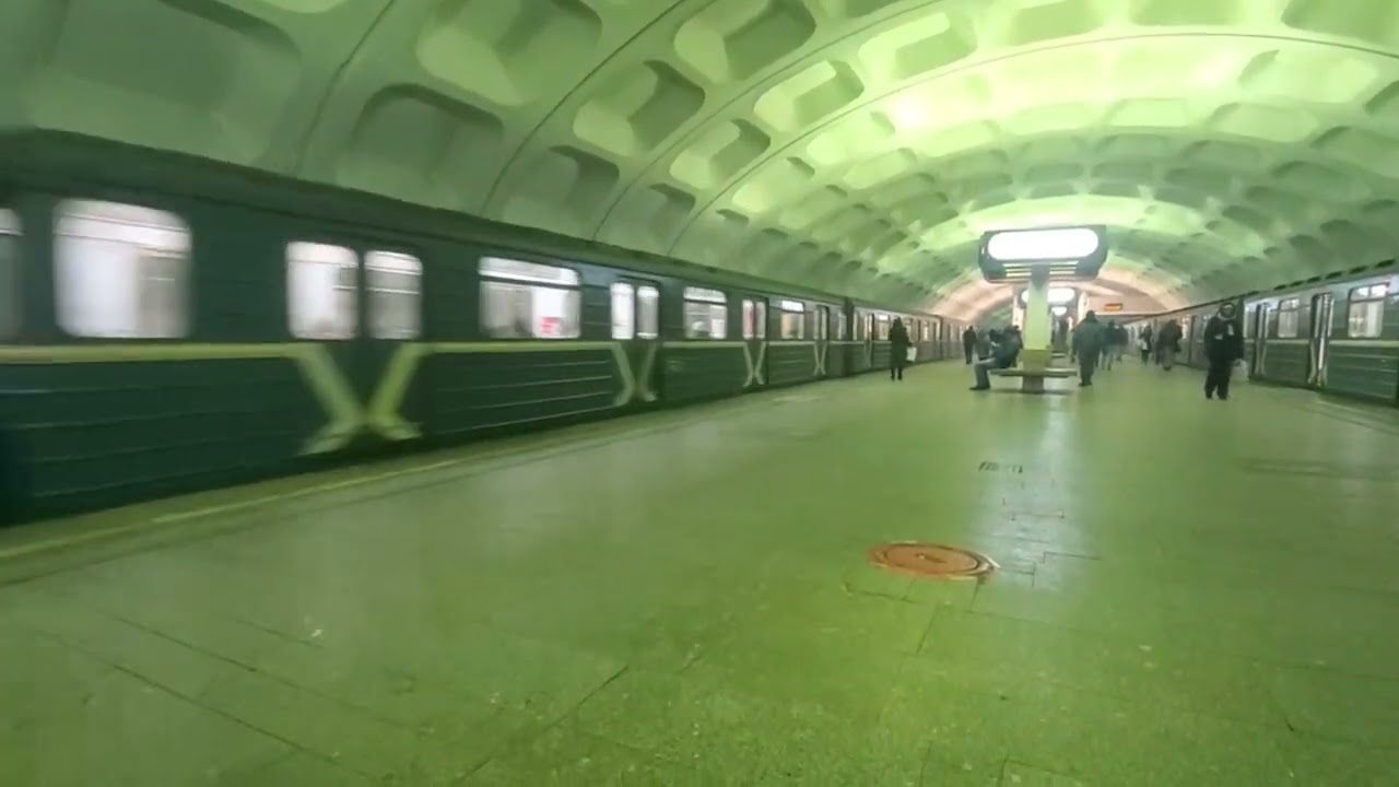 ТЧ-5 81-717 0146 И 81-717.5 8894 НА КРАСНОГВАРДЕЙСКОЙ
