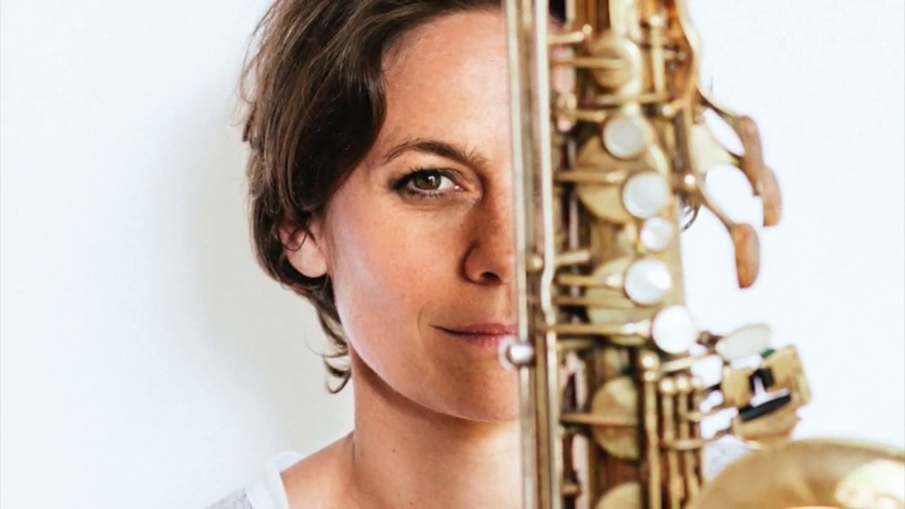 Sophie Alour : Que reste t'il de nos amours (Charles Trenet)