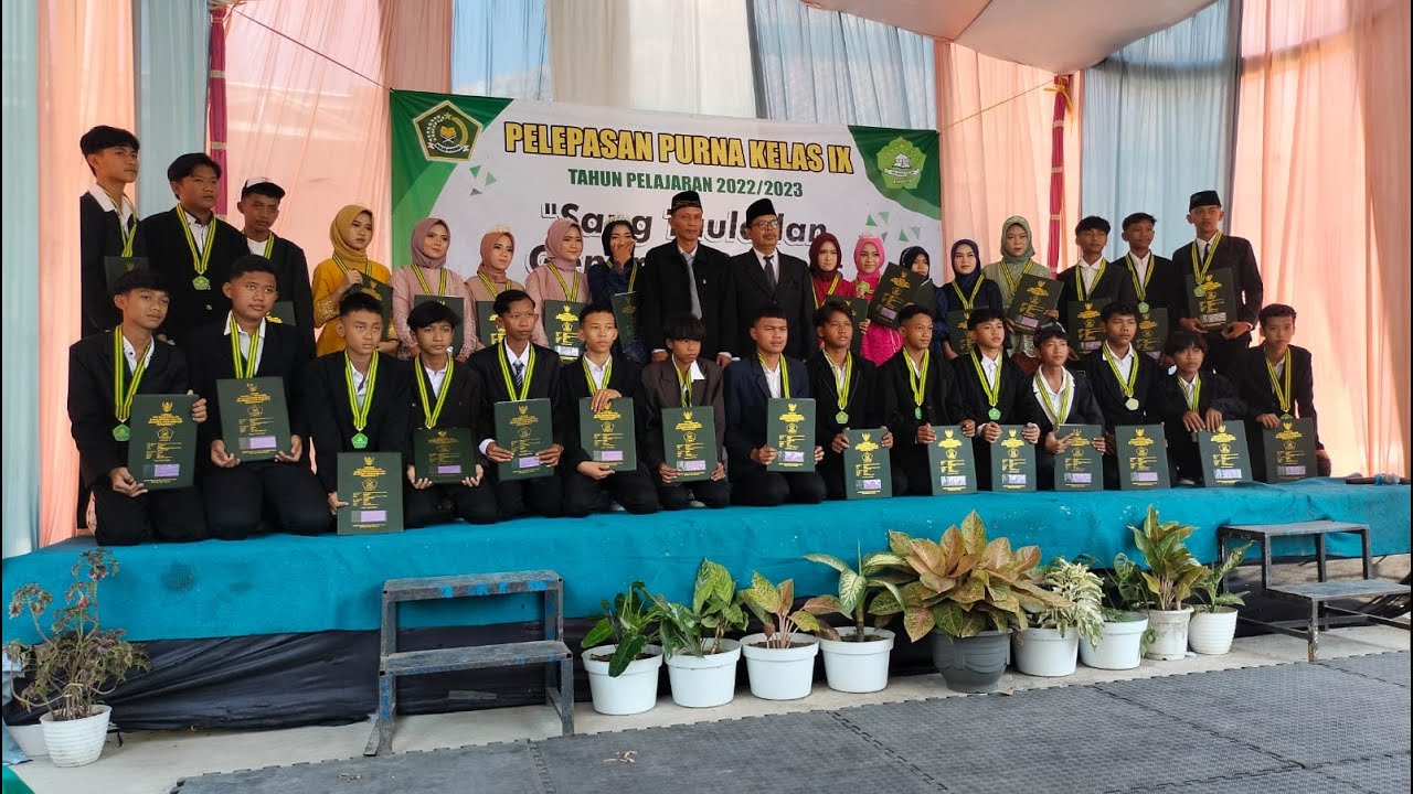 PROSESI WISUDA KELAS 9E MTS NURUL ULUM JEMBAYAT 2023