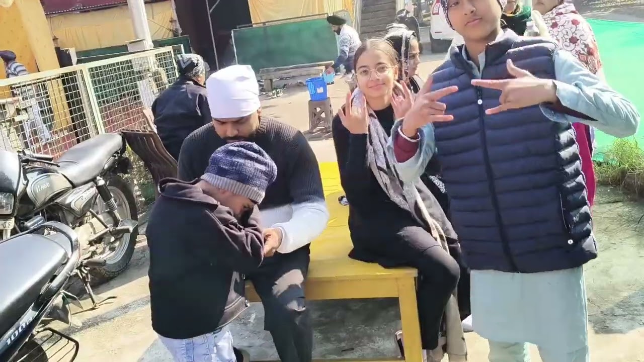 ਕੀਰਤਨ ਦਾ ਅਨੰਦ ਮਾਣਦੀ ਹੋਈ ਸੰਗਤ 