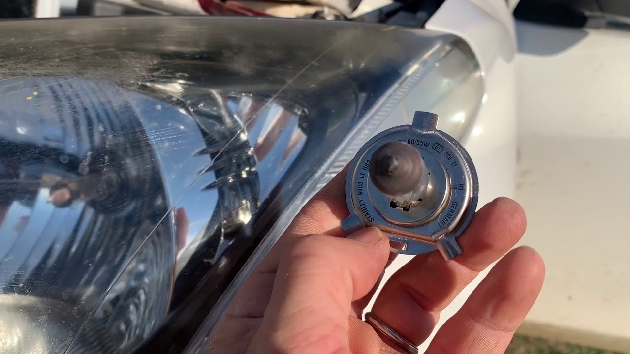 How to replace the headlight bulb on Mazda 2