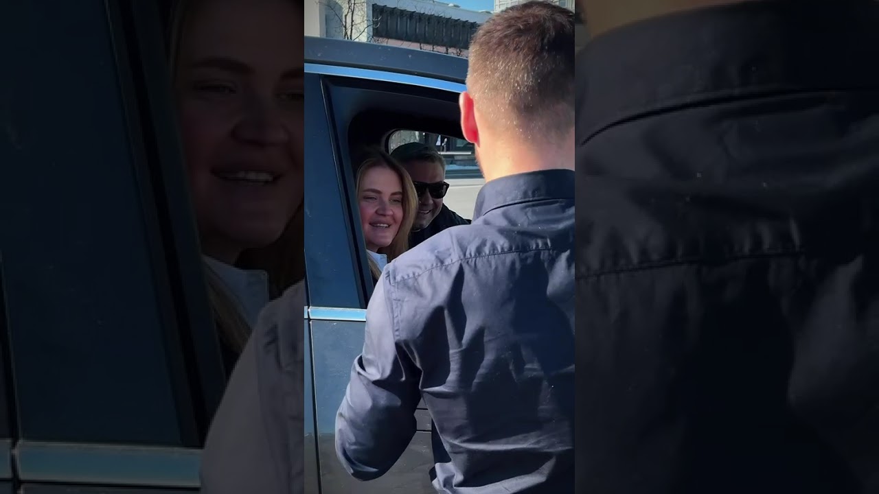 Сотрудники Госавтоинспекции поздравляют женщин с праздником💐 #гаиминск #мывсегдарядом #8марта