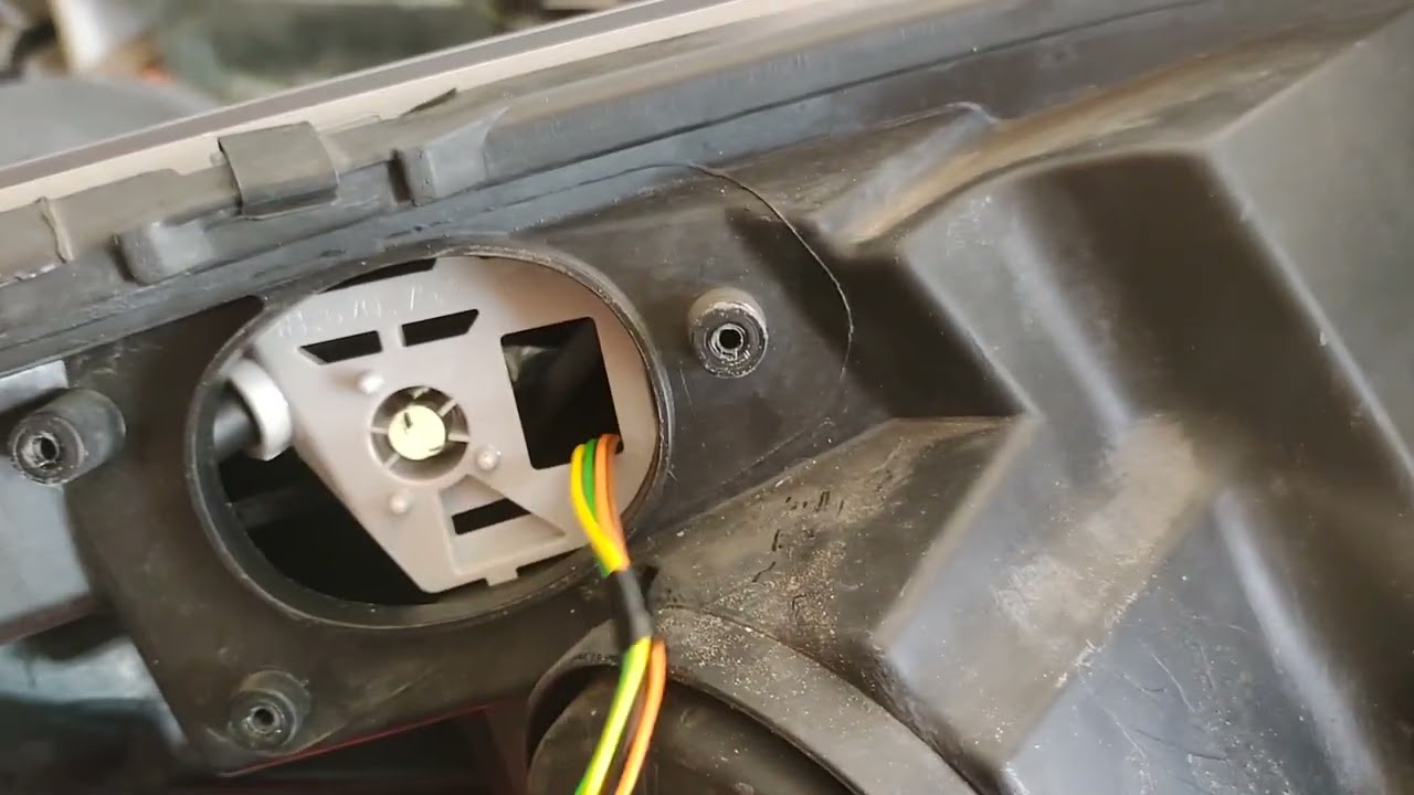 Led da S10 acendendo amarelada