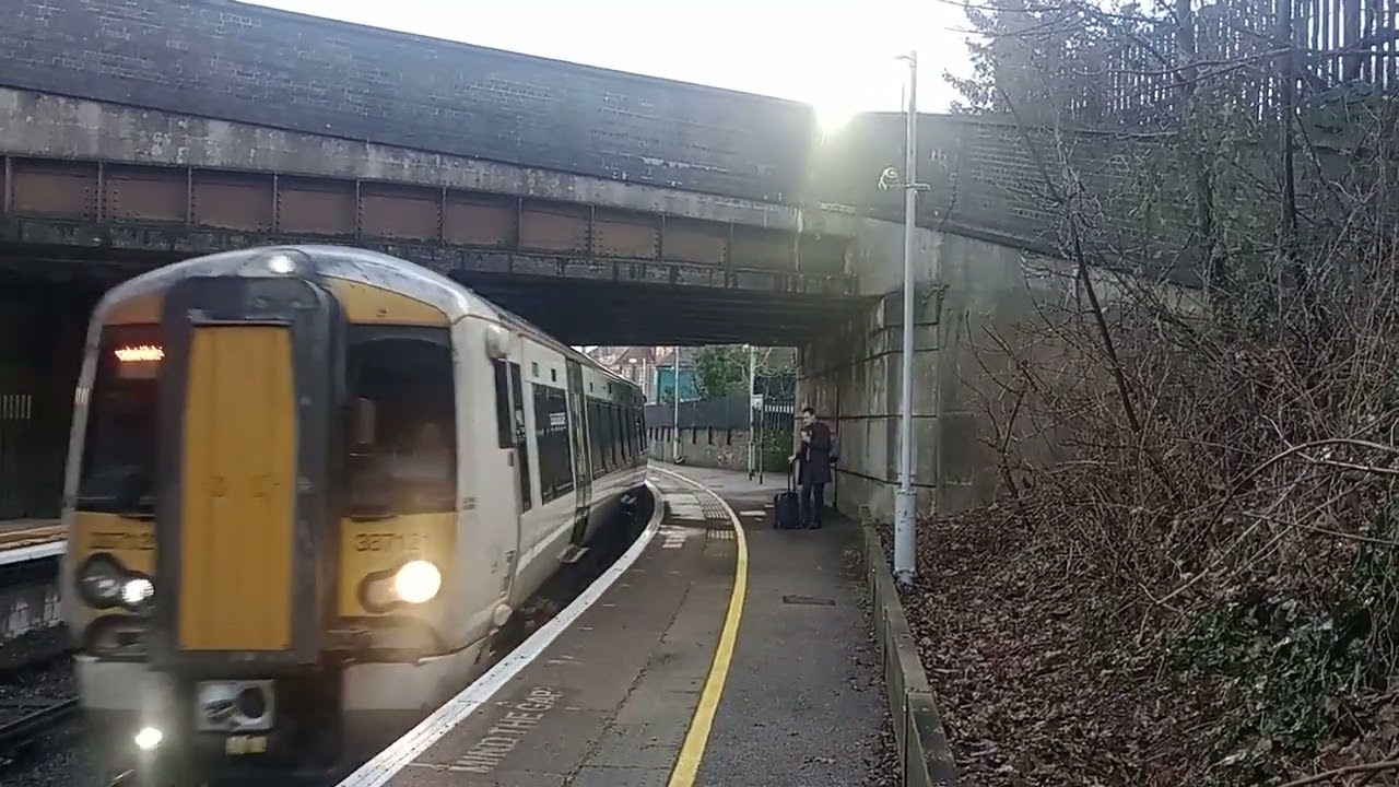# GX 387218 on the 15:57 to Ore Via Eastbourne from London Victoria #