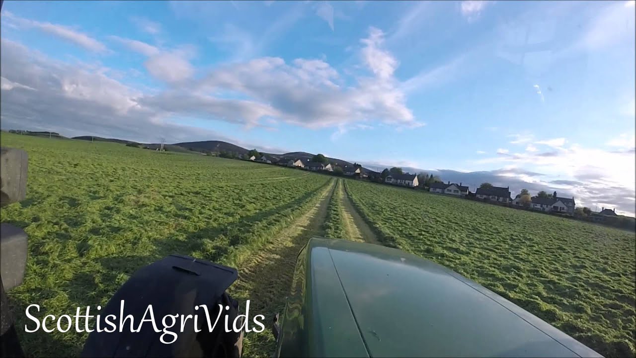 Tedding Silage 2015