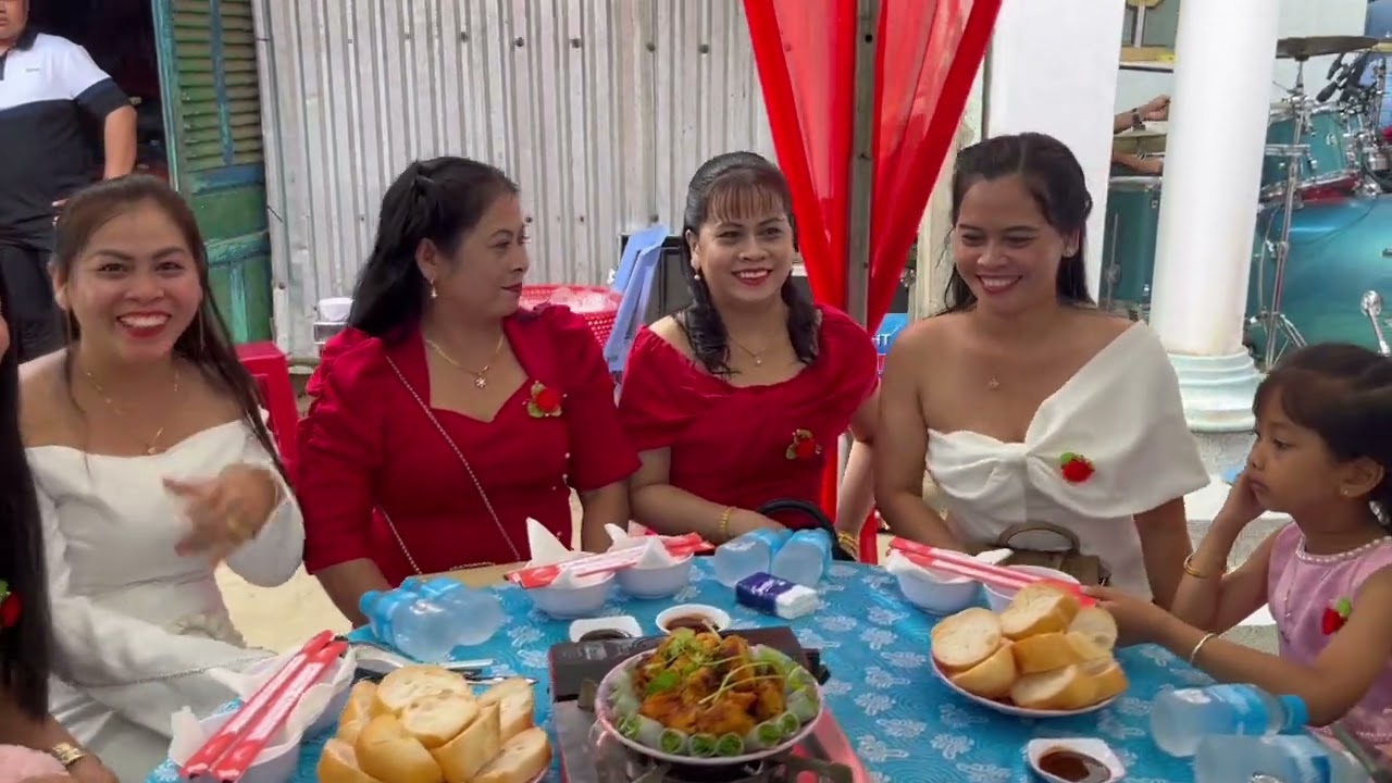 Đam cuoi THACH ĐA và KIM THANH bên nhà gái t1