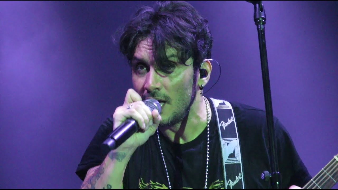 Fabrizio Moro - Come Te (live @Brixia Forum, Brescia)