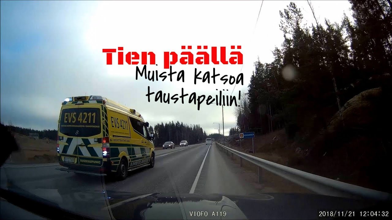 Tien päällä: Hirvi ja savuttava Audi