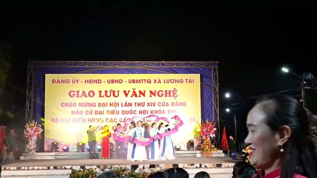 Câu Lạc Bộ Quan Họ Thôn Hương La.