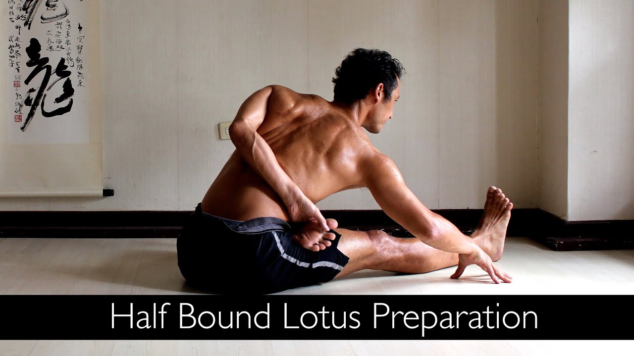 Seated Half Bound Lotus, how to work towards it (without hurting yourself in the process)