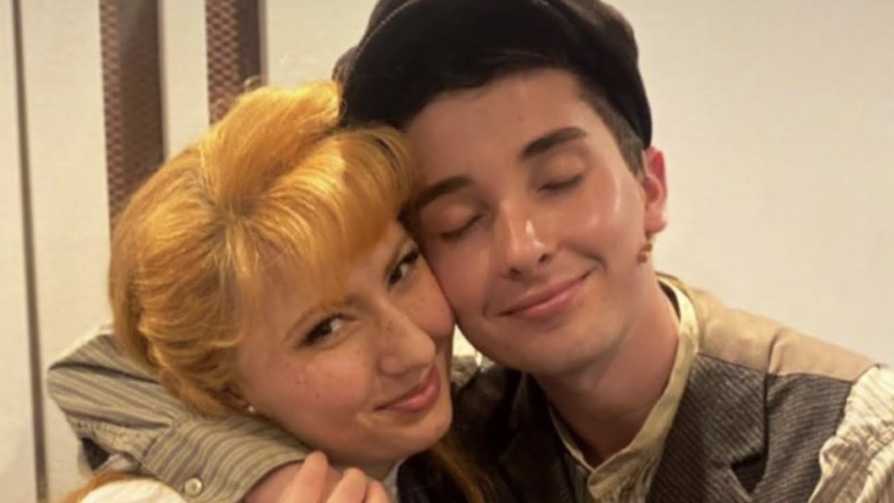 5 minutes of Newsies London cast a day keeps the sadness away 🗞️