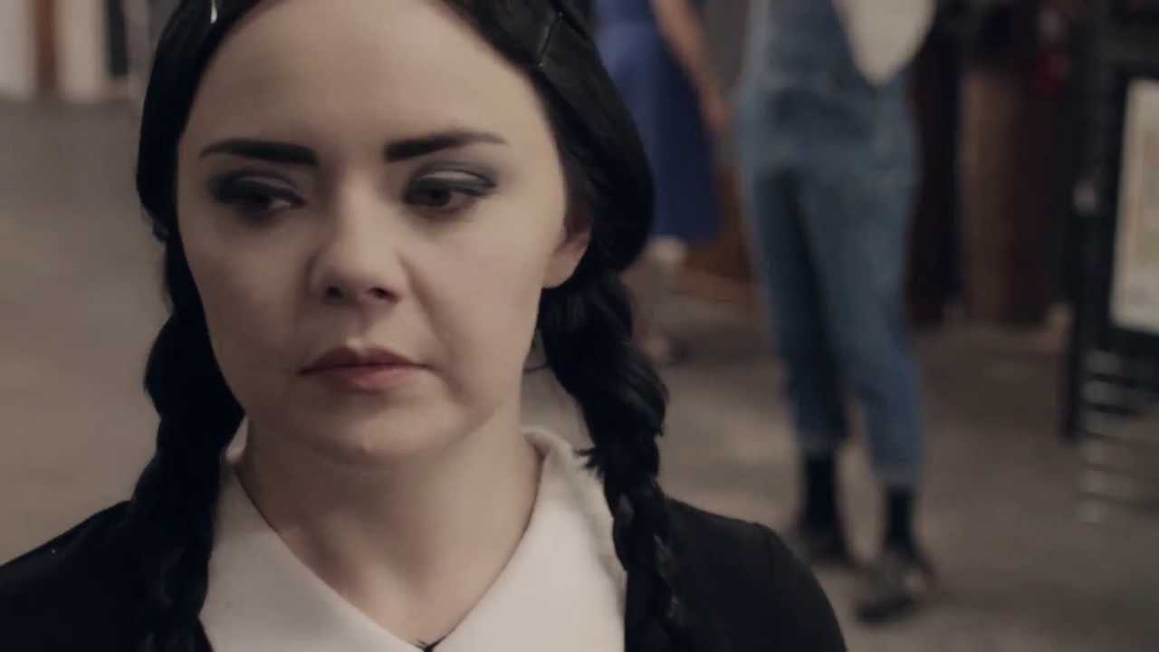 Adult Wednesday Addams s2e6 The Flea Market